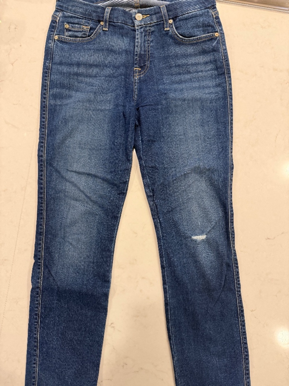 7 for all Mankind Kimmie Straight jeans w/distressed knee - size 30